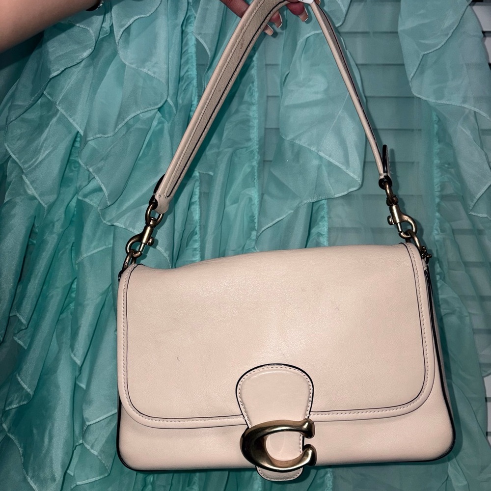 Elegant COACH TABBY Cream Leather Shoulder Bag